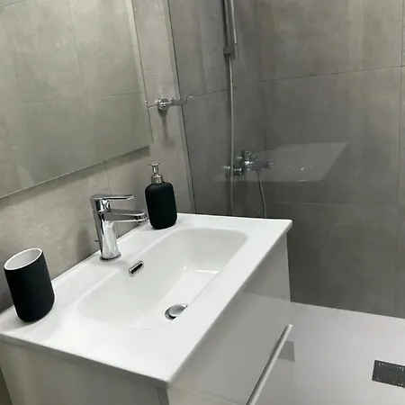 Apartament 2 Bedroom Flat 5 Minutes To