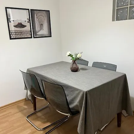 2 Bedroom Flat 5 Minutes To דירה *