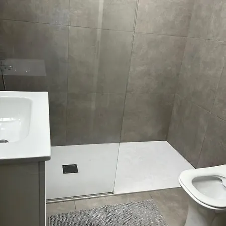 2 Bedroom Flat 5 Minutes To לימסול